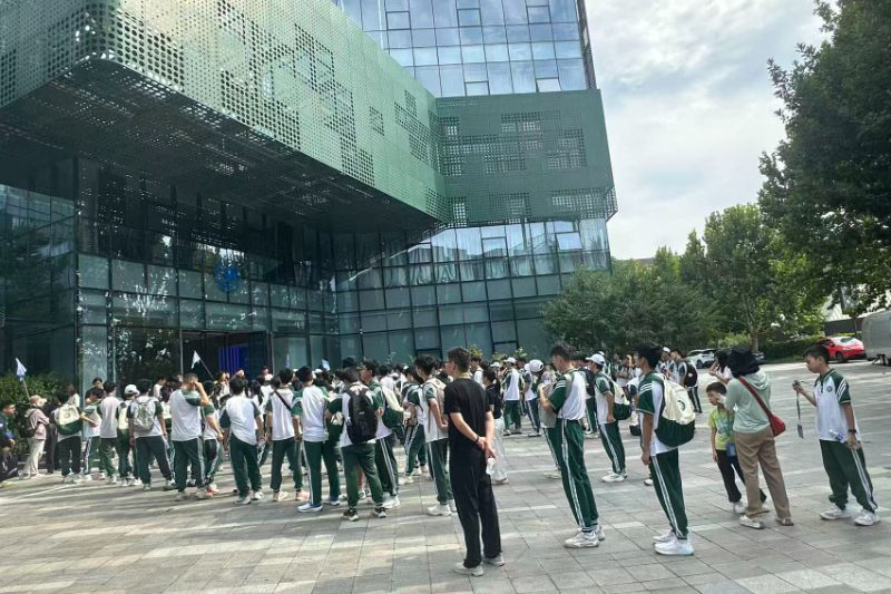 逐梦星辰探航天 少年笃行向未来